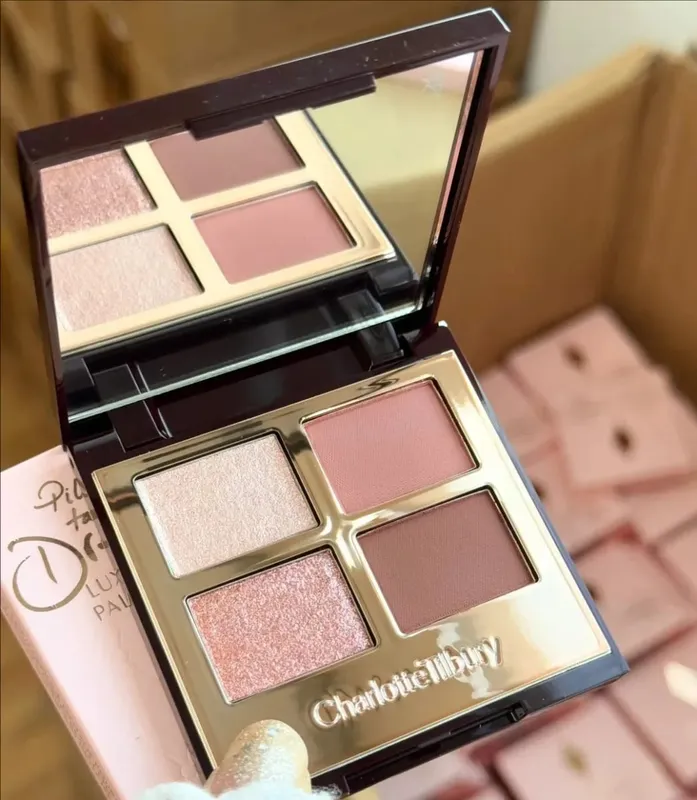 Μακιγιάζ μάρκας Charlotte Tilbury 4 χρωμάτων Δίσκος σκιάς ματιών 5,2 g Μαξιλάρι Talk Nature Easy To Color Foundation Καλλυντικά για σκιές ματιών