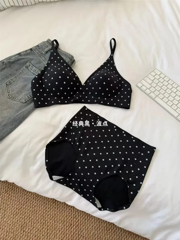 アメリカンレトロ水玉ランジェリーセットシームレスディープ V ブラジャーワイヤレスゼリーソフトサポート抗たるみセクシーな慰安婦 MOYISU ブラジャー