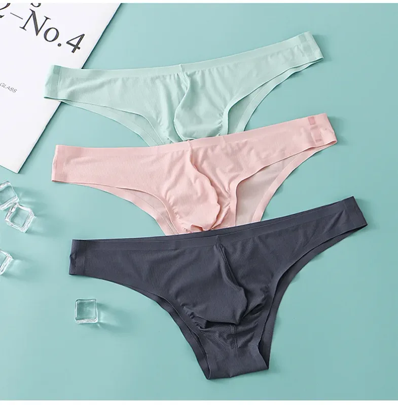 Intimo da uomo a triangolo piccolo a mezza anca a vita bassa sexy da uomo giovane slip senza cuciture in seta di ghiaccio mutandine estive leggere e traspiranti