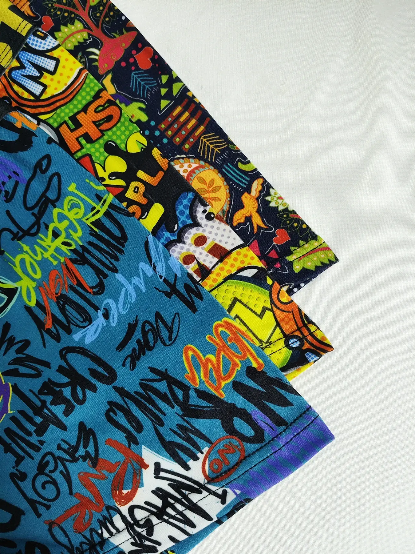 Men's Fun Graffiti Printed Boxer Shorts Random 5-Piece Set, Trendy, Personalized, Comfortable and Breathable Four-Corner Pants