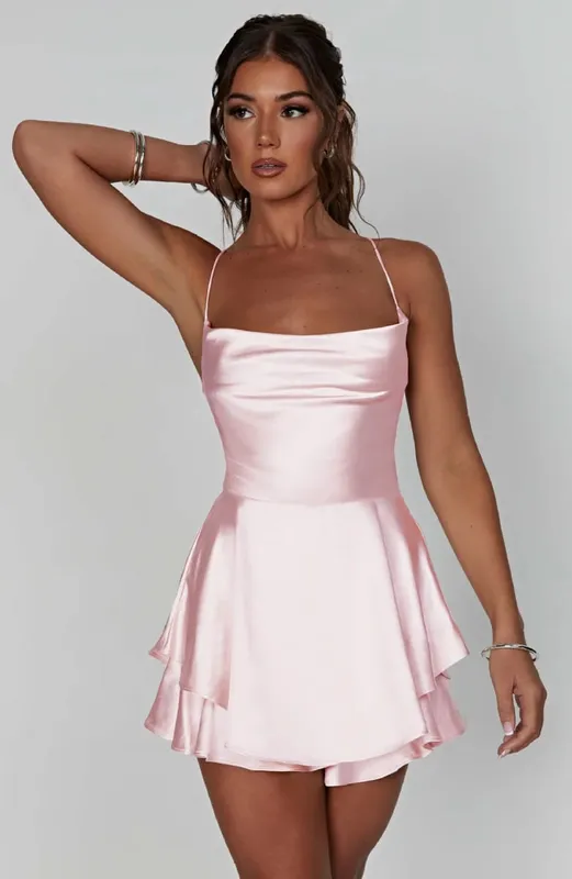 2024 קיץ חדש סקסי Slim Fit ו-Slim Off גב שמלה ומכנסיים תלויים בצבע אחיד
