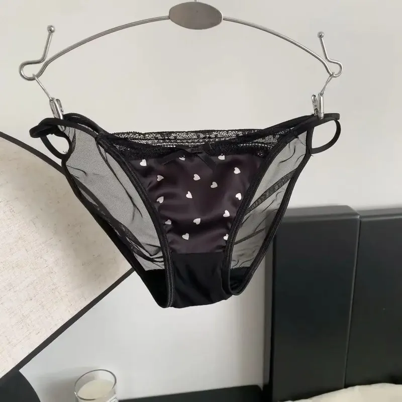 セクシーな Új francia stílusú szatén csipke melltartó bugyi szett vezeték nélküli vékony háromszög kupa édes fehérnemű kis mellű fiatal hölgyeknek 32-38 méret
