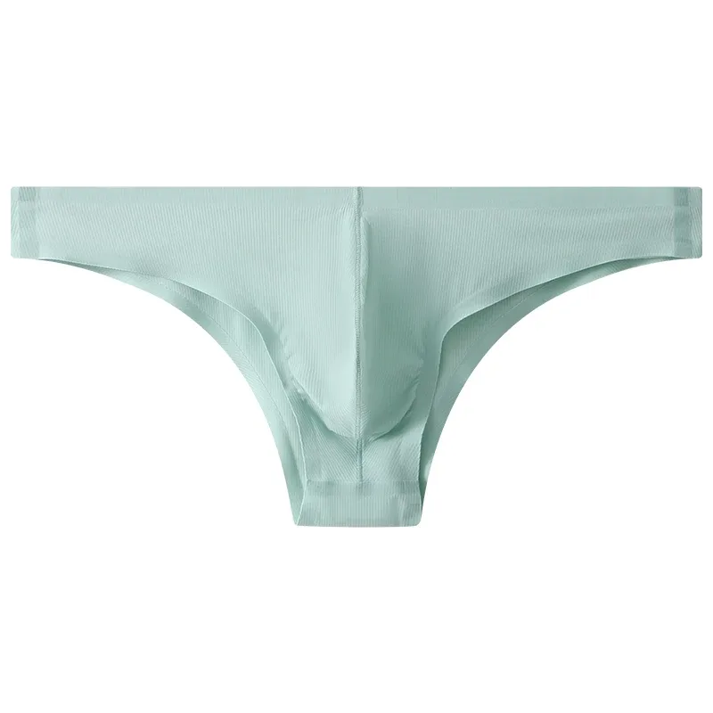 Intimo da uomo a triangolo piccolo a mezza anca a vita bassa sexy da uomo giovane slip senza cuciture in seta di ghiaccio mutandine estive leggere e traspiranti