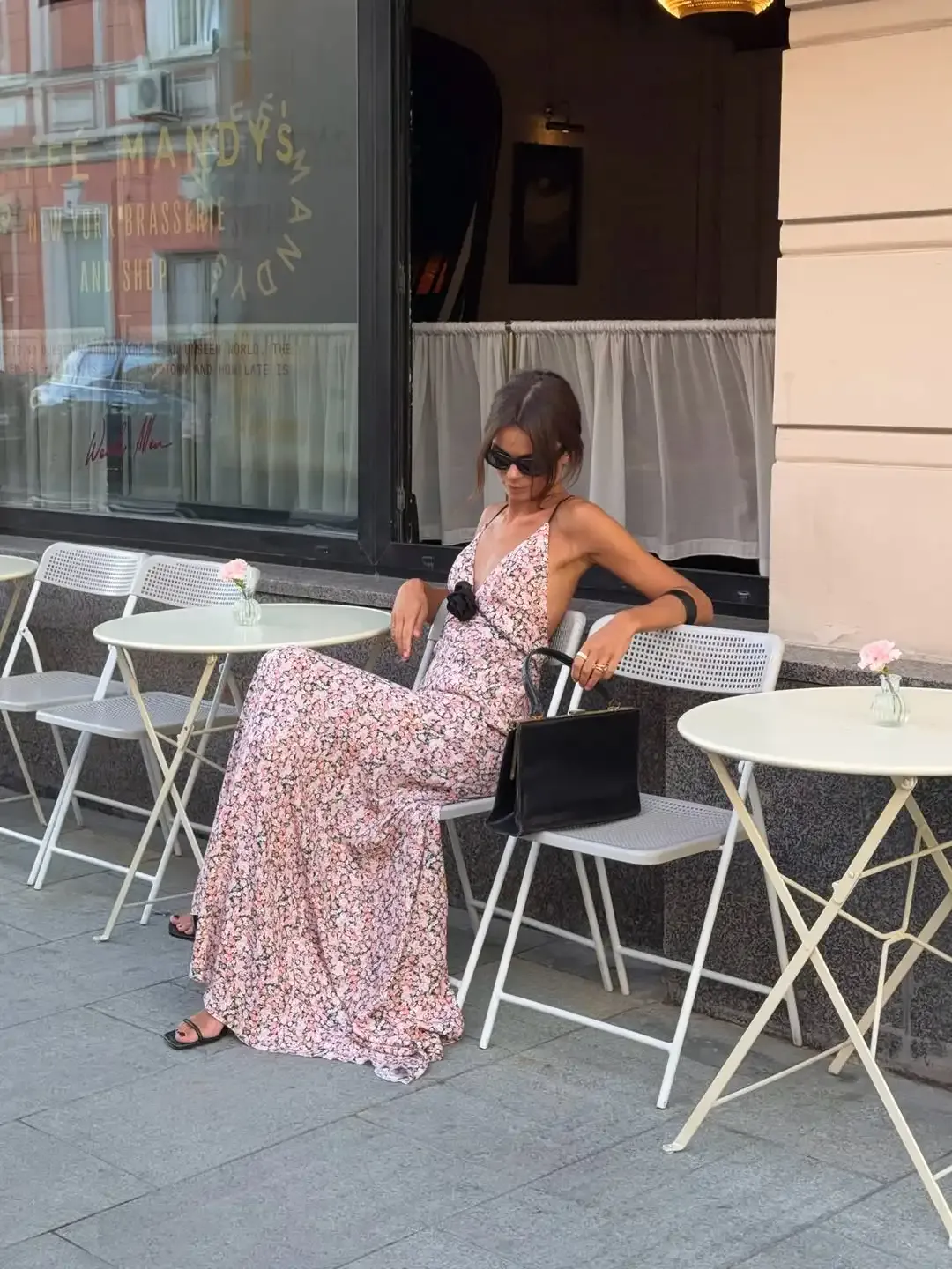 Szexi virágos nyomott Sling maxi ruha Spagetti pántos mély V nyakú elöl fekete rózsa részletek fodros szegély Lady utcai vakációs ruhák
