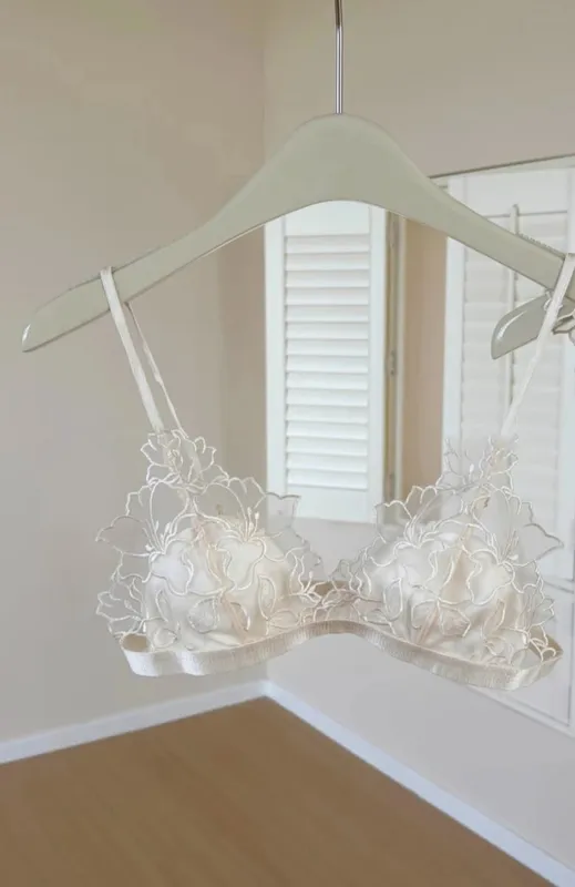 Γαλλικό Κέντημα Δαντέλα Bralette Wireless Triangle Cup σουτιέν για γυναίκες Κομψό σετ εσωρούχων Λεπτές τιράντες Μικρό κάλυμμα στήθους MOYISU