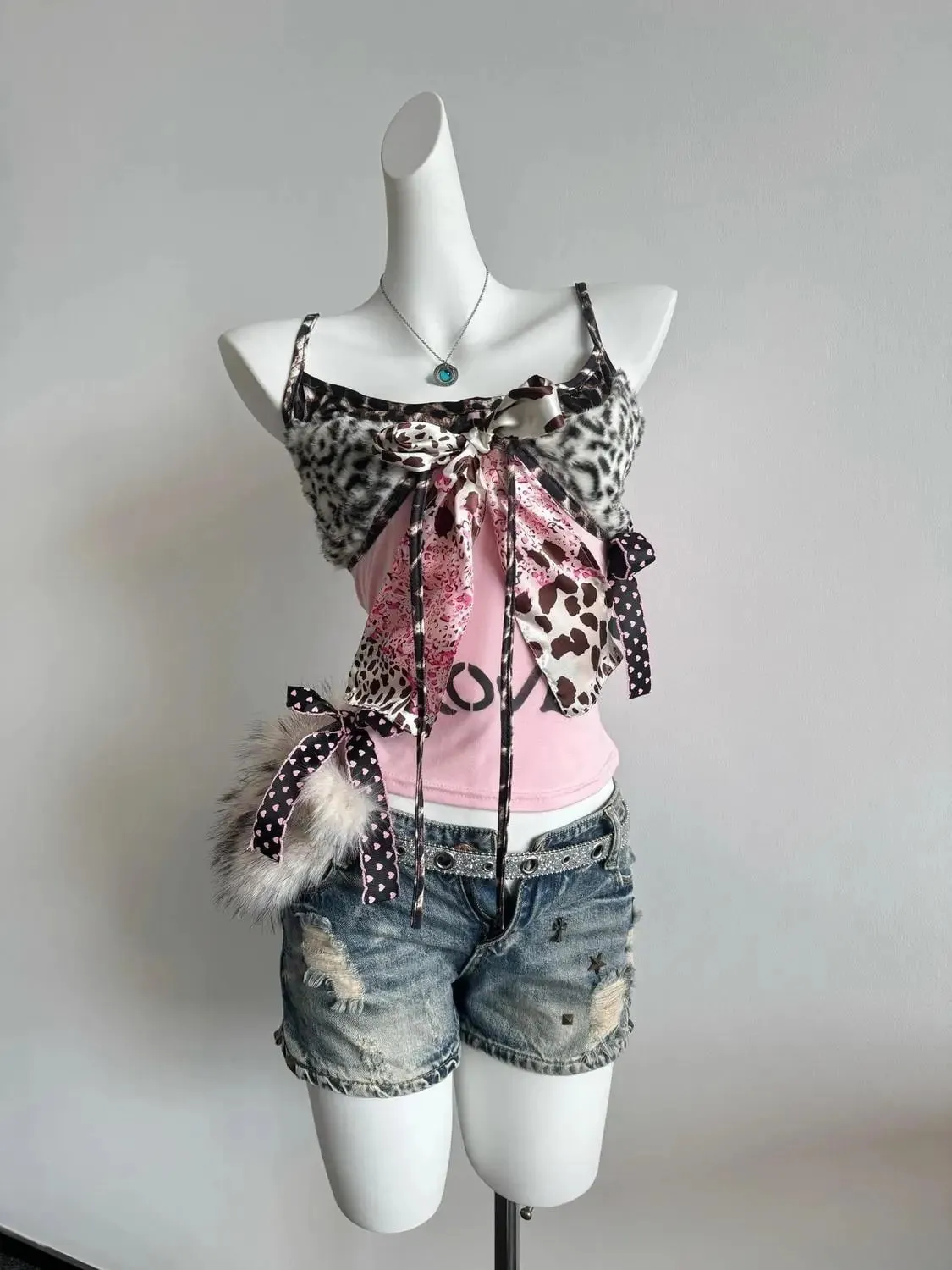 אמריקאי Harajuku Hottie Camisole תת-תרבות נמר קשת טלאים אפוד Y2K אסתטי הדפסת מכתבים טנקים נשים Slim Top