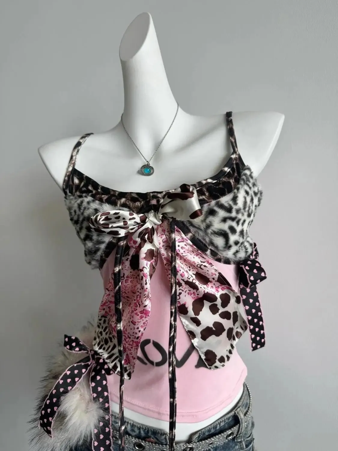 אמריקאי Harajuku Hottie Camisole תת-תרבות נמר קשת טלאים אפוד Y2K אסתטי הדפסת מכתבים טנקים נשים Slim Top
