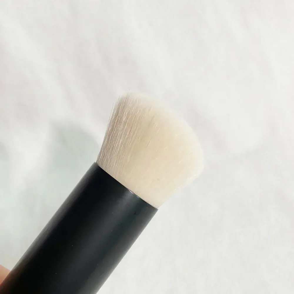 מס' 1 מלוכסן Vanish Foundation קרם פיסול קונטור קרם למזג בצורה חלקה כלי מברשת איפור