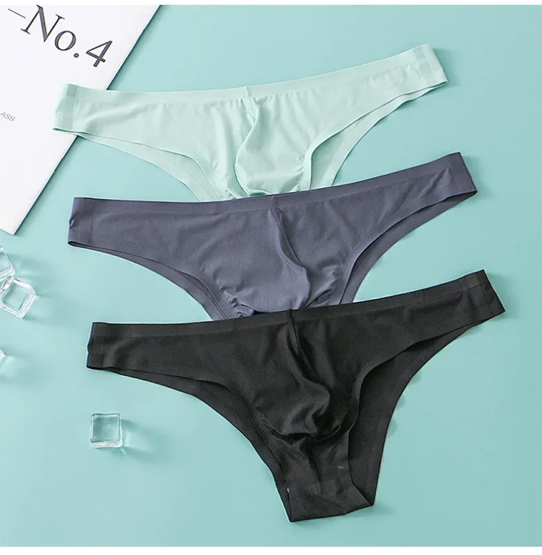 Intimo da uomo a triangolo piccolo a mezza anca a vita bassa sexy da uomo giovane slip senza cuciture in seta di ghiaccio mutandine estive leggere e traspiranti