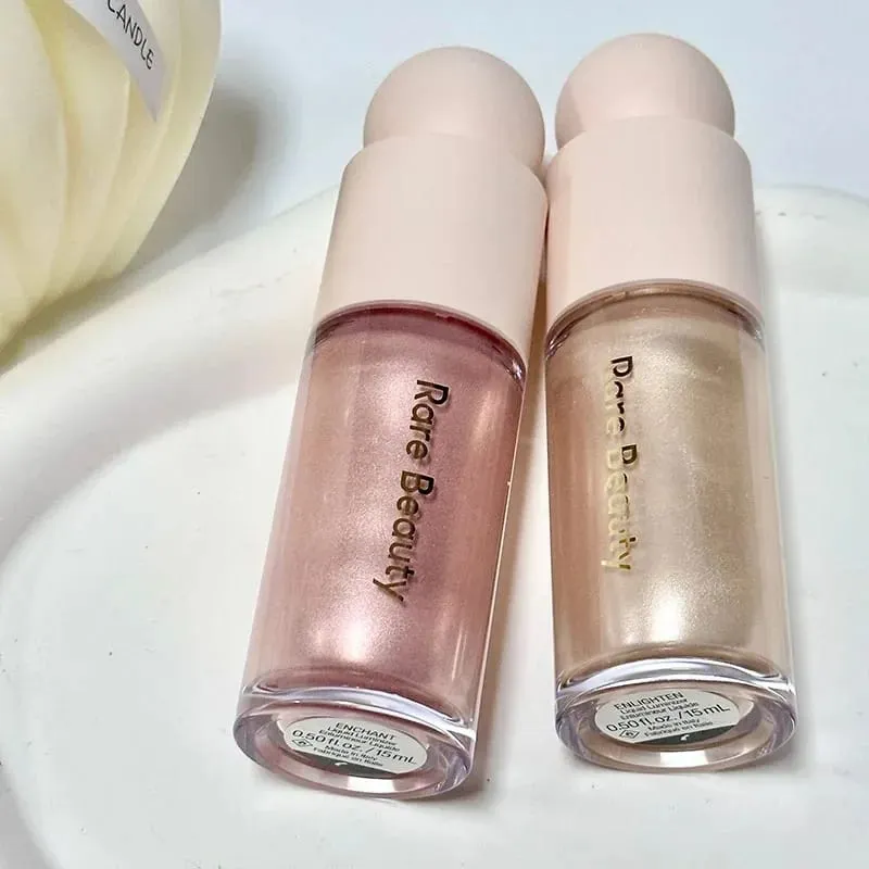 Rare Beauty Liquid Blush Natural Glow αναμειγνύεται εύκολα ενώ το Velvet Blush Stick αδιάβροχο, ανθεκτικό στον ιδρώτα, ελαφρύ μακρύ μακιγιάζ