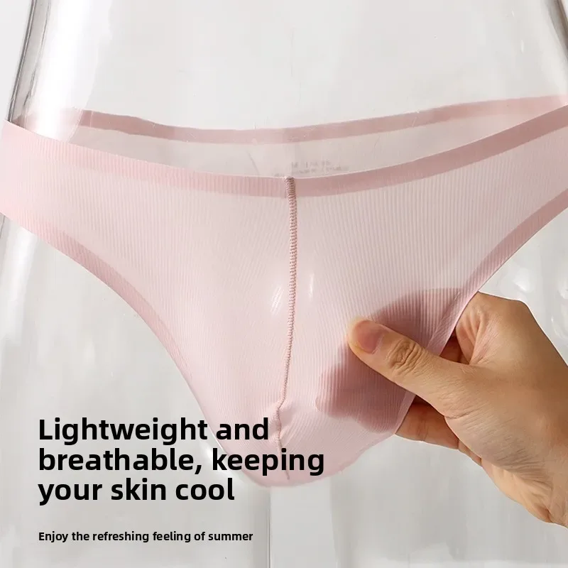 Intimo da uomo a triangolo piccolo a mezza anca a vita bassa sexy da uomo giovane slip senza cuciture in seta di ghiaccio mutandine estive leggere e traspiranti