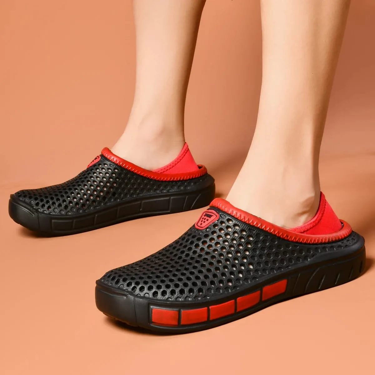 Breathable and lightweight these men's casual clogs are highly versatile! Available in multiple colors they redefine summer tr — image 4