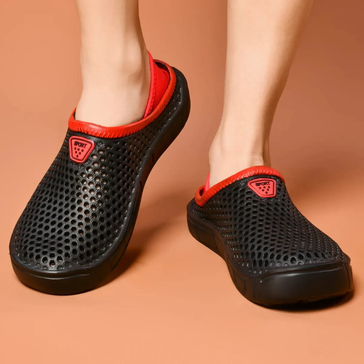 Breathable and lightweight these men's casual clogs are highly versatile! Available in multiple colors they redefine summer tr — image 3