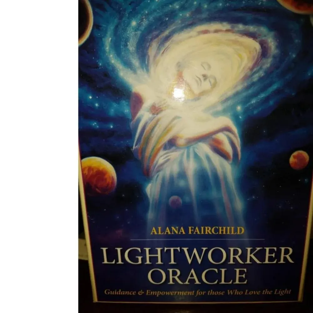 Lightworker Oracle: Guidance & Empowerment for Those Who Love the Light