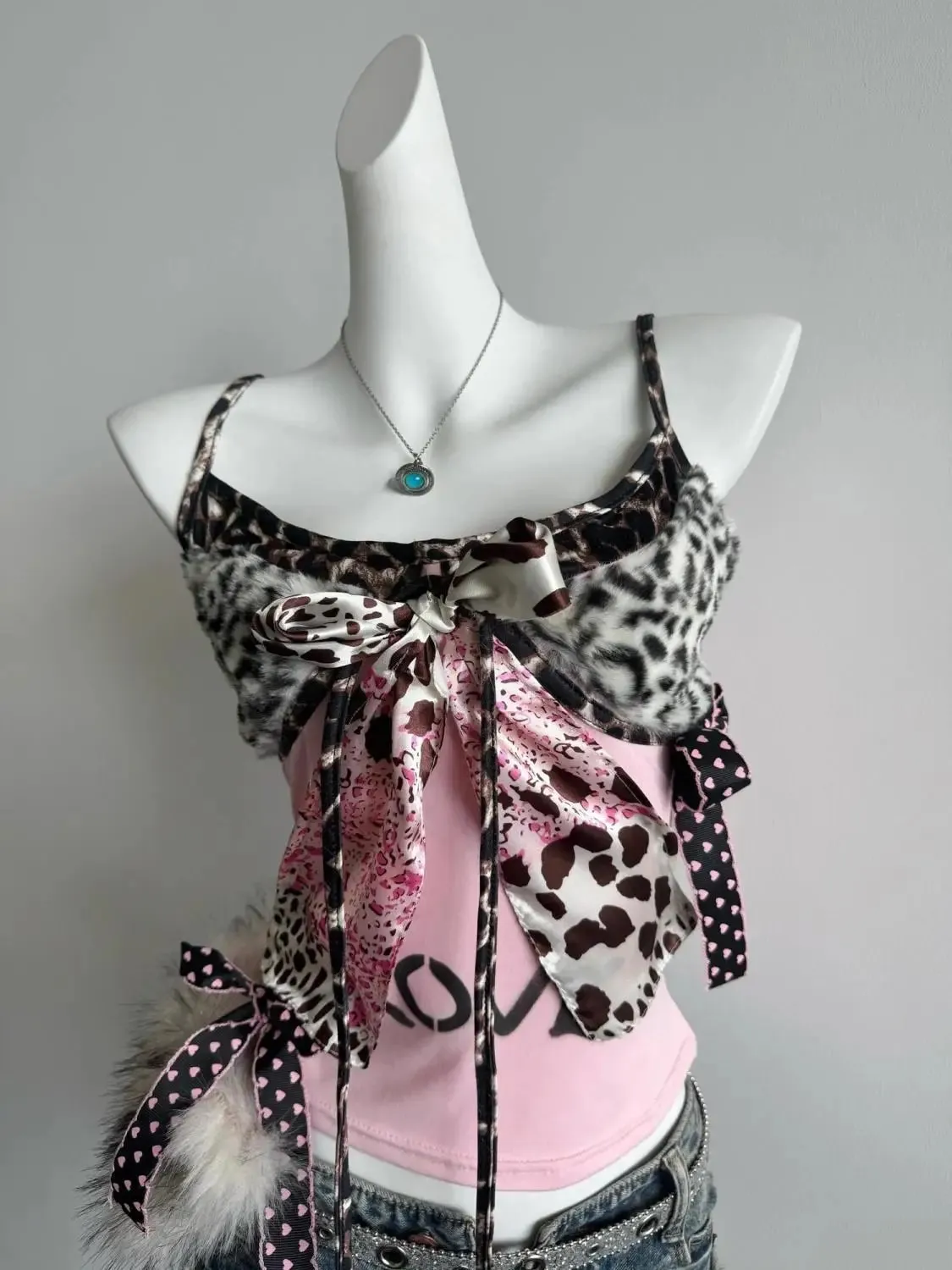 אמריקאי Harajuku Hottie Camisole תת-תרבות נמר קשת טלאים אפוד Y2K אסתטי הדפסת מכתבים טנקים נשים Slim Top