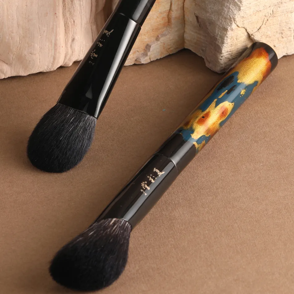 Professional Handmade Make Up Brush 1PC Blush Contour Brush Soft Silver Fox Goat Hair Luxury Raw Lacquer Handle Makeup Brushes