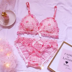 Mignon japonais soutiens-gorge slips ensemble de sous-vêtements Lolita fille rose Plaid fleur maille Sexy fraise imprimé soutien-gorge et culottes ensemble de Lingerie