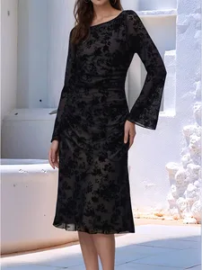Abito longuette elegante in pizzo floreale nero con maniche lunghe svasate da donna, abito maxi casual alla moda primavera estate