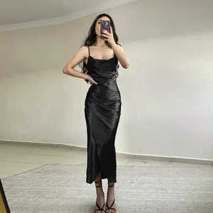 Dámské jarní nový pásek dámské šaty evropské a americké luxusní sexy kořeněná dívka nízký střih saténové rozštěpení zpět