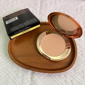 Charlotte Tilbury Фіксуюча пудра Компактний блиск для губ Основа Двоколірні рум’яна Палетка тіней для повік Легкий Делікатний Стійкий