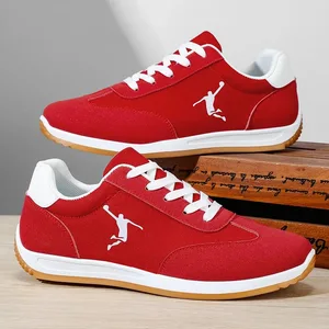 Herrenschuhe Frühling und Herbst Trendige Schuhe Neue grenzüberschreitende Modelle Weiß Schwarz Rot Sportschuhe Atmungsaktive Herren-Low-Top-Freizeitschuhe mit weicher Sohle