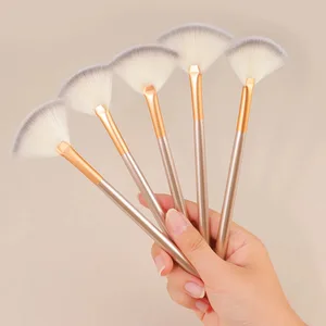 Neue praktische Gesichtsbürsten, Fächer-Make-up-Pinsel, weiche, tragbare Maskenpinsel, kosmetische Werkzeuge für Damen und Mädchen, Nagel-Charm Beaut