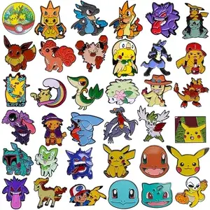 Söpöt sarjakuvat Pokemon Pikachu -rintaneulat reppuihin emalineulamerkit rintakoru vaatteisiin muotikorut joululahjat