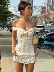 Whatiwear แนวโน้มเซ็กซี่ชุดผู้หญิง Polka Dot พิมพ์ Slash คอ Ruched Patchwork แขนกุดแฟชั่นฤดูร้อน Street Party Mini Bodycon