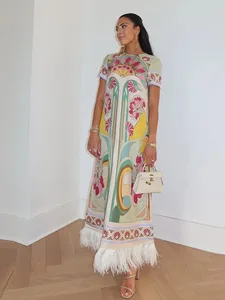 Abito lungo da donna con stampa floreale artistica con orlo di piume, manica corta, girocollo, abiti larghi, vestibilità ampia, 2026, capispalla da donna elegante moda estiva
